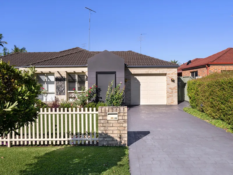 IMPRESSIVE SINGLE LEVEL DUPLEX WITHIN ULTRA CONVENIENT LOCATION!