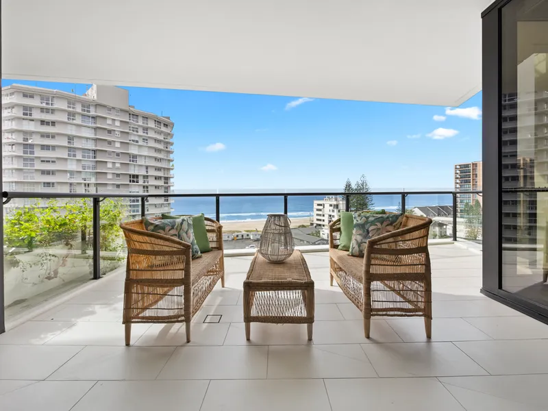Gorgeous Ocean Facing Apartment with all the Trimmings!