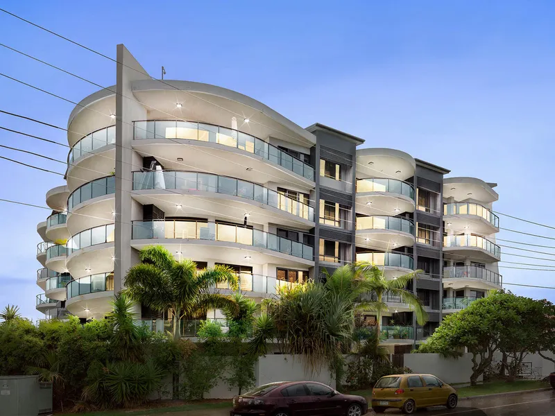 SELLERS LOSS - YOUR GAIN - APARTMENT WALK TO EVERYTHING $349,000+