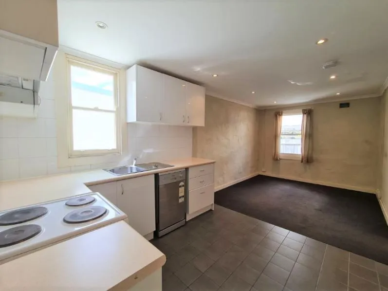 FABULOUS 1 BEDROOM APARTMENT IN AMAZING LOCATION