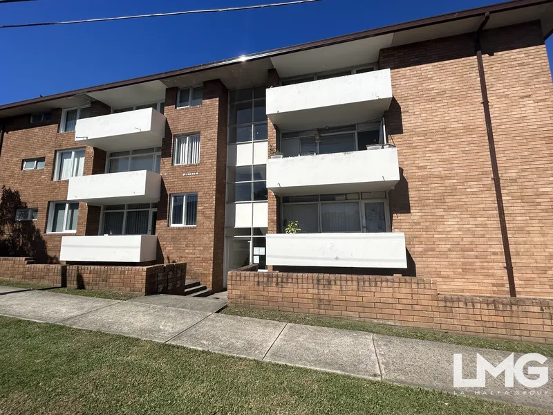 2 BEDROOM APARTMENT IN IDEAL LOCATION