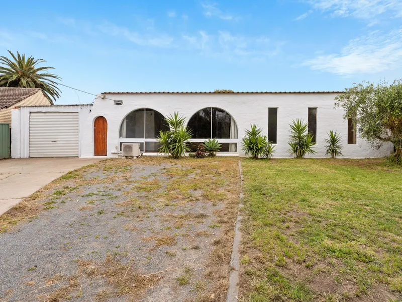 Positioned on a generous 910 sqm block (approx.) this property presents a high level of potential for first home buyers, renovators or savvy investors