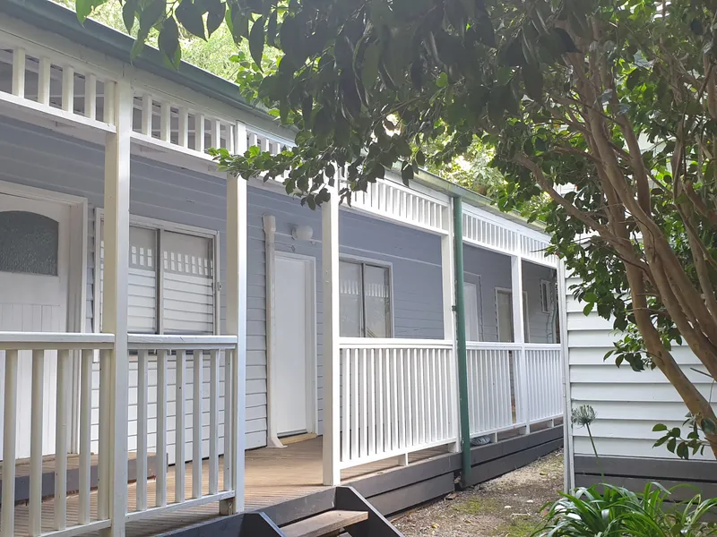 REFRESHED 1 BEDROOM HILLS COTTAGE FOR RENT