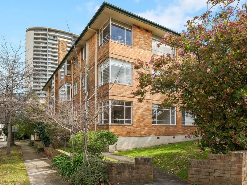 IDEALLY LOCATED - RENOVATED 2 BEDDER + SUNROOM