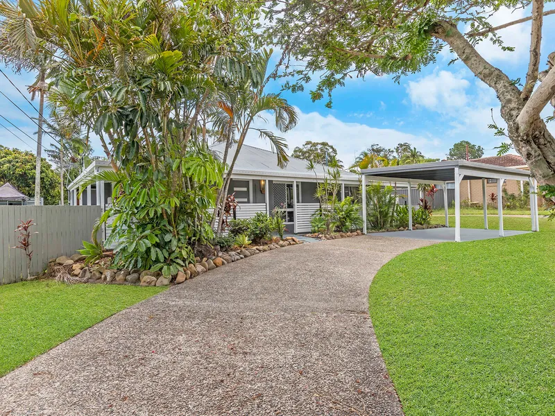 Feature-Packed Beauty on 1027m2 with two Studios and a Pool