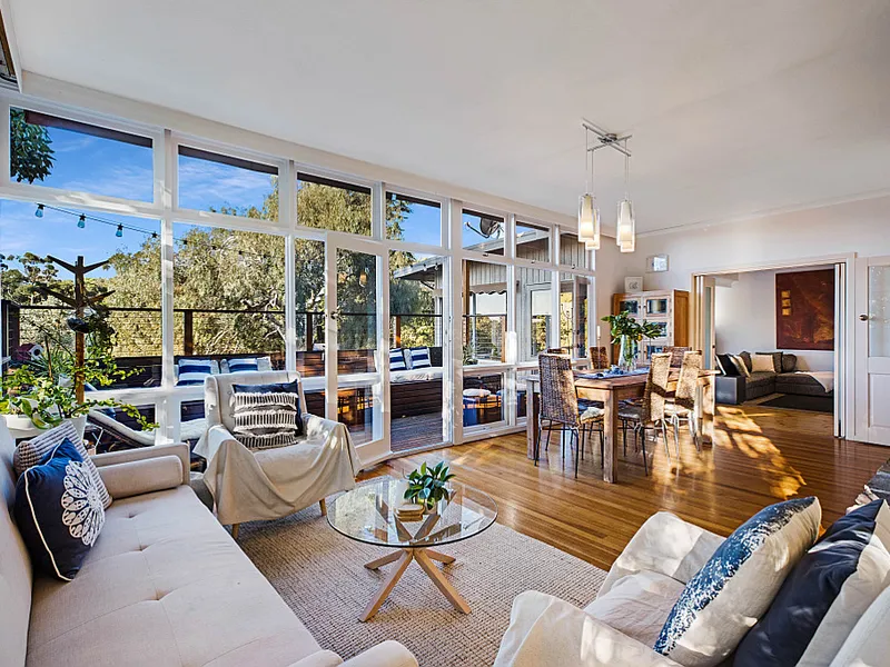 SPACIOUS EXECUTIVE FAMILY HOME 