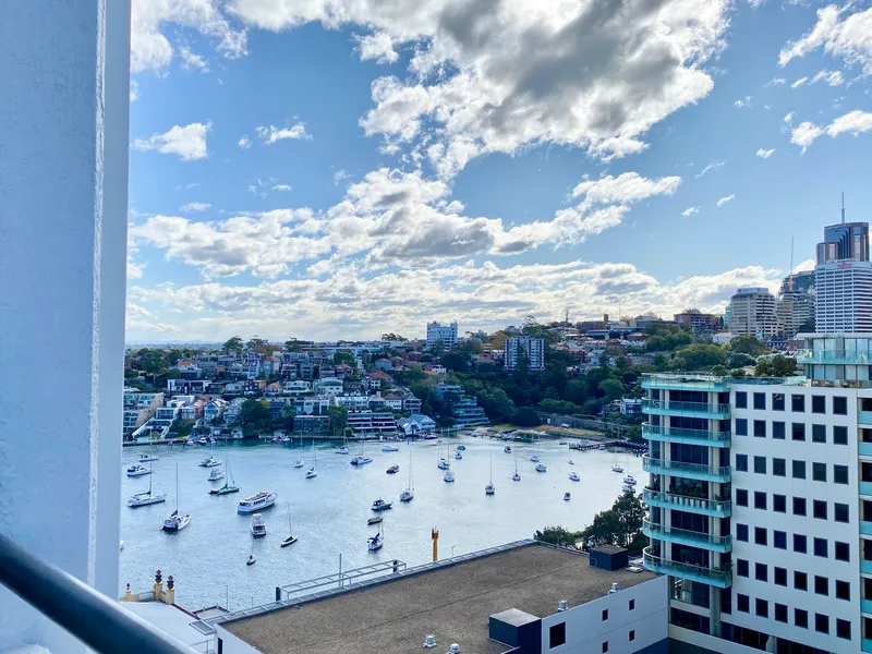 1 Bedroom Apartment with Balcony and Parking in Milsons Point! Fully Furnished.