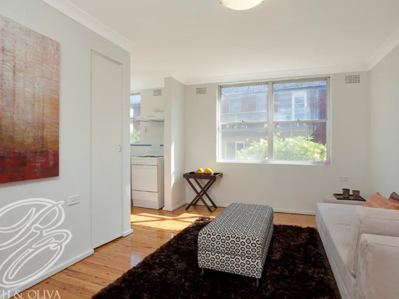 Large One Bedroom Apartment! - REGISTER TO INSPECT TUESDAY NIGHT 13/04 OR CONTACT AGENT