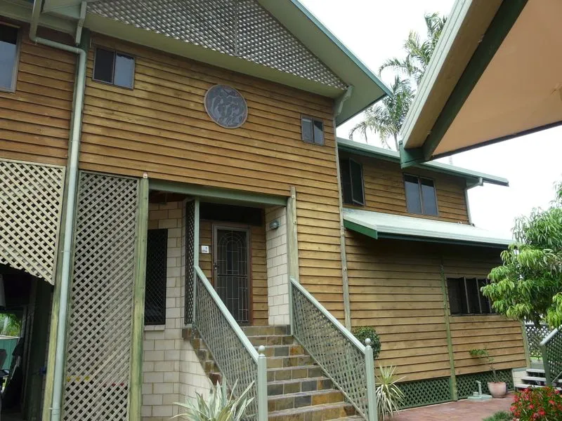 MULTI LEVEL POLE HOUSE DESIGNED BY AWARD WINNING ARCHITECT