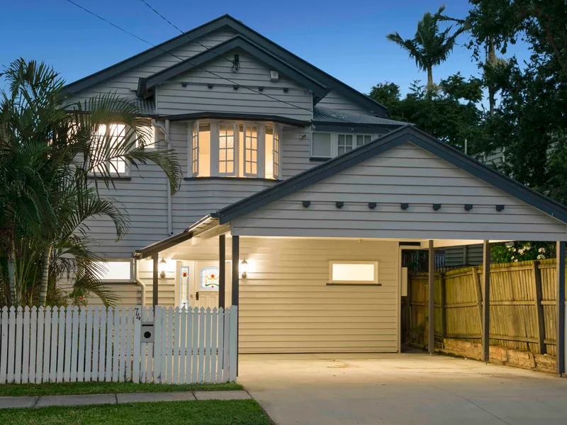 RENOVATED QUEENSLANDER WITH DOUBLE STREET ACCESS AND DUAL LIVING