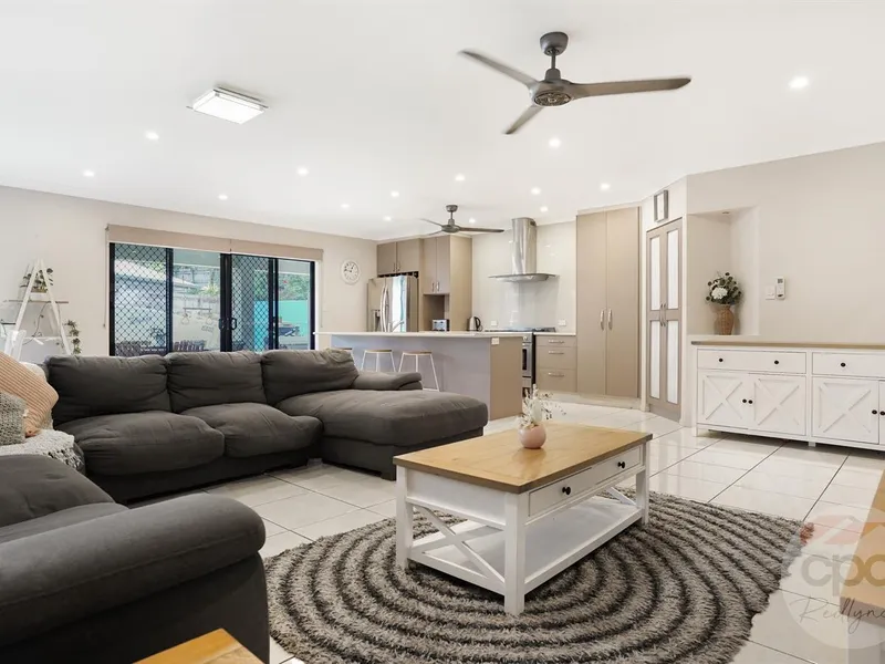 Fully Furnished Large Family Home With Pool