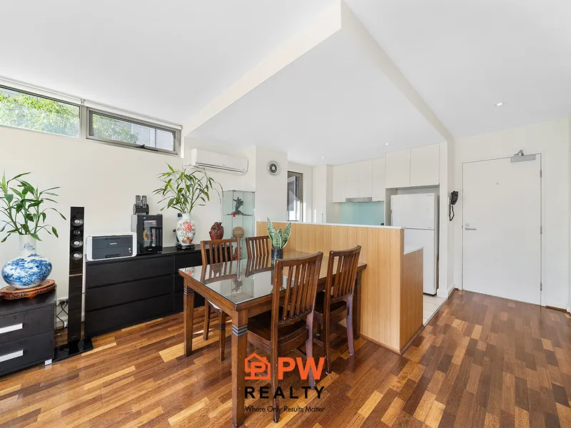 North Facing with Huge Space!