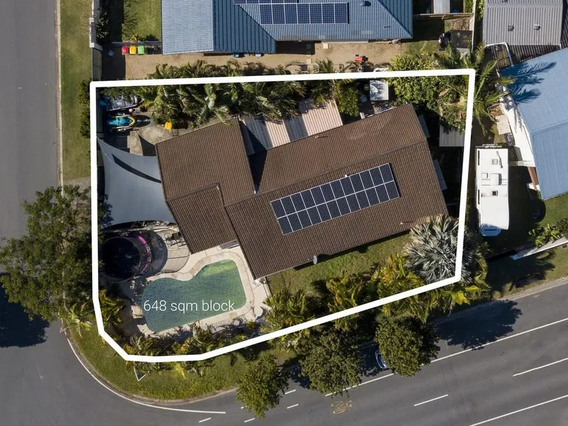 HOME ON SORT AFTER CORNER BLOCK- RENO-SMASH DOWN OR GOOD BONES FOR RENOVATION