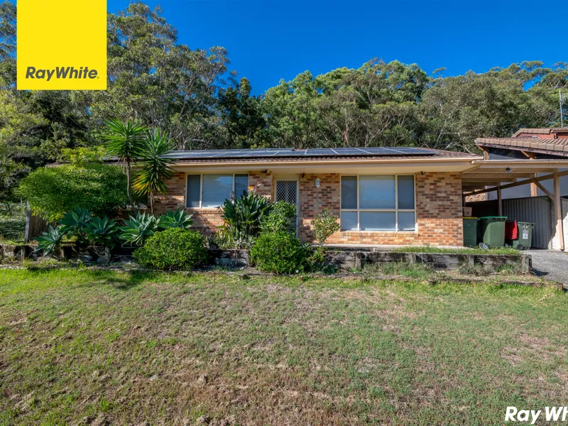 Cosy three bedroom home with amazing tree views in tranquil Green Point