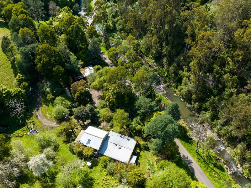 PEACEFUL & ALLURING PROPERTY- LARGE HOME ON 27 ACRES AT TARRA VALLEY / SET SALE - 01/02/2023