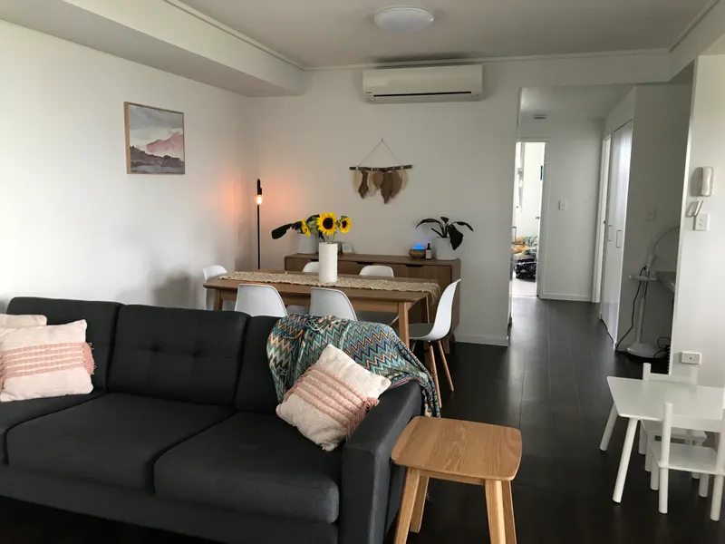 Hinterland View 2 bedroom 2 bathroom apartment - Walking distance to Westfield