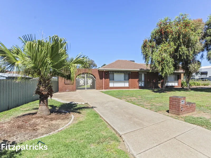 Family Home with Huge Workshop/Shed