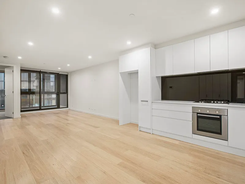 LIVE IN THE HEART OF MOORABBIN!