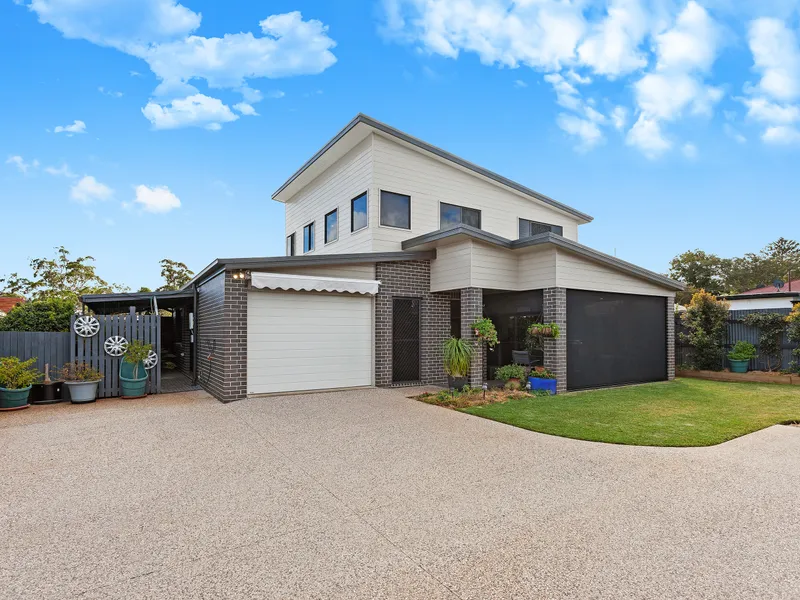 2 Storey House on Quiet Oasis