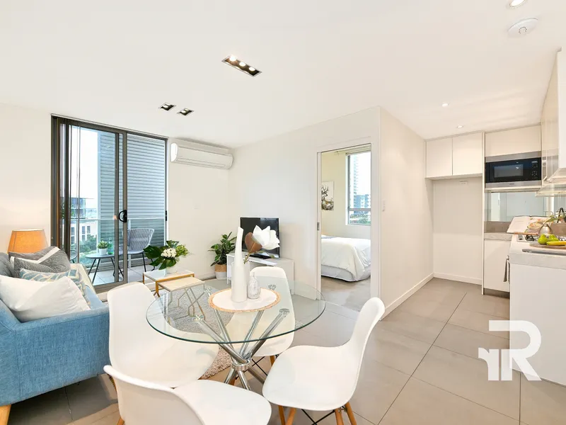 Beautiful north facing apartment in the iconic Sol Rio complex