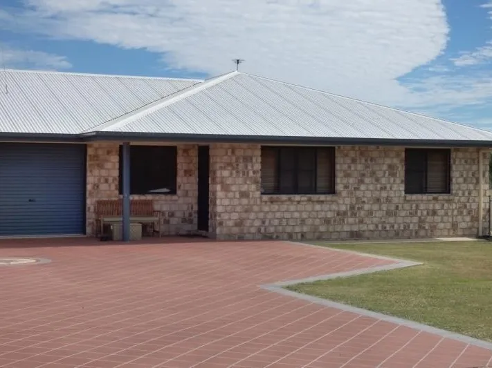 3 BEDROOM UNIT - GREAT LOCATION