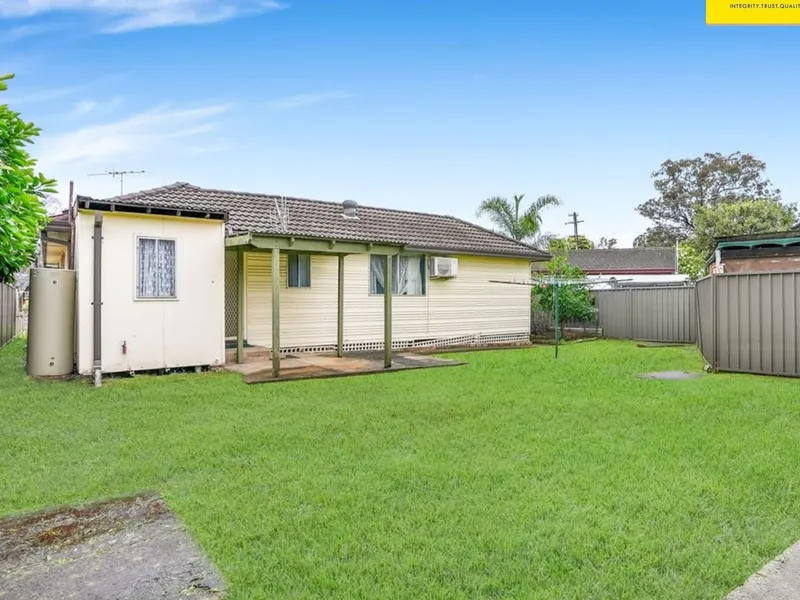 Large Family Home Awaits!!