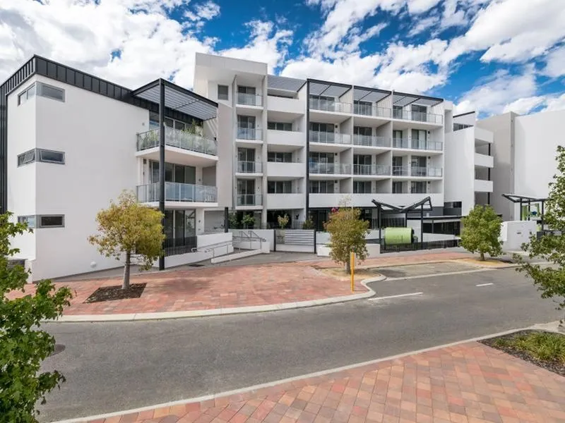 LOVELY NEAR NEW UNIT, OPPOSITE SUBIACO COMMON!