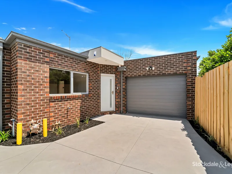Only 150m Away From Laverton Station!