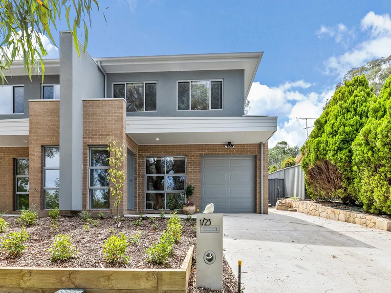 Short term fully furnished stunning townhouse with utilities included