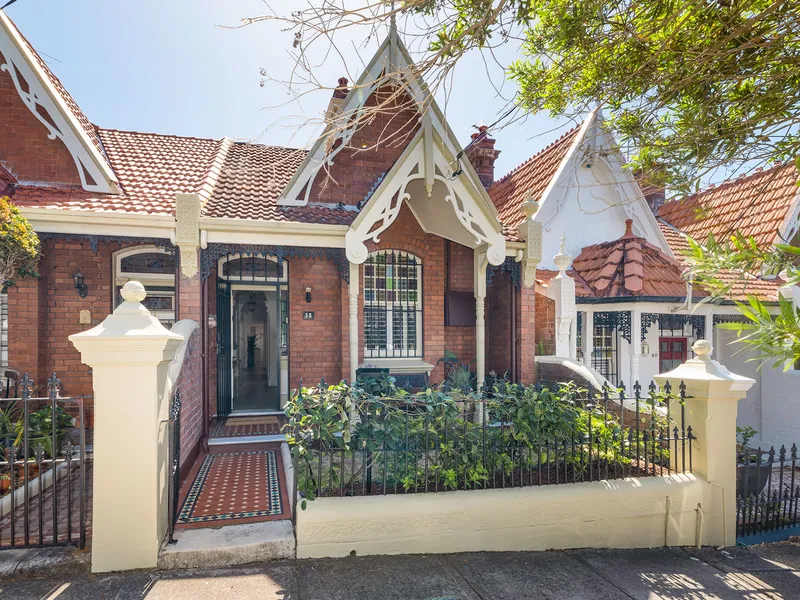 Ornate 1850s house with updates / near Five Ways