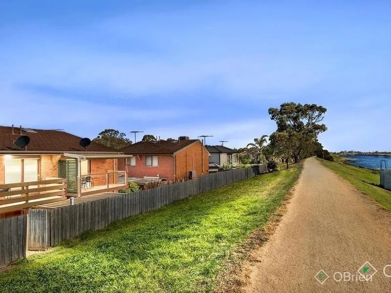 Spacious Townhouse with Water Views
