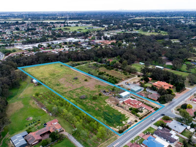 CLIFTON HILLS LOCATION ON THE BANKS OF THE CANNING RIVER !