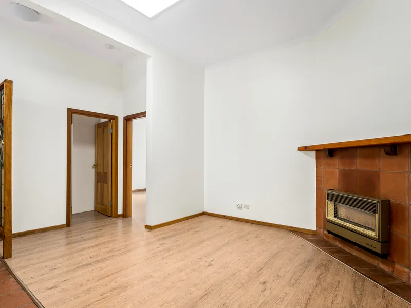 Live in the heart of Deepdene, with this low-maintenance abode