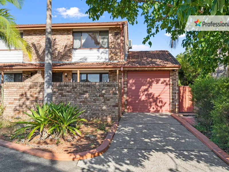 Townhouse at unit Price!