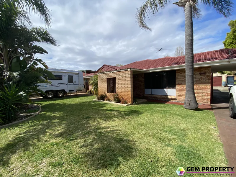 Large Workshop & Great Location!