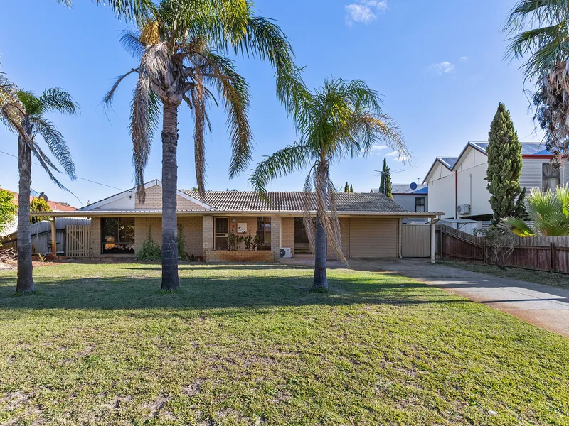 Only a short stroll to Cannington's train and bus stations plus Carousel Shopping Complex