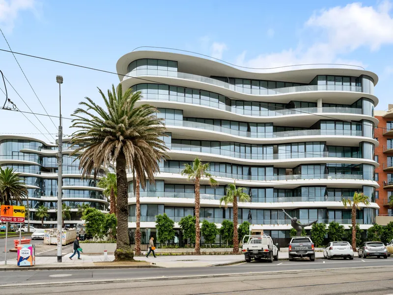 Exclusive Opulent Living in Buzzing Beachside Precinct