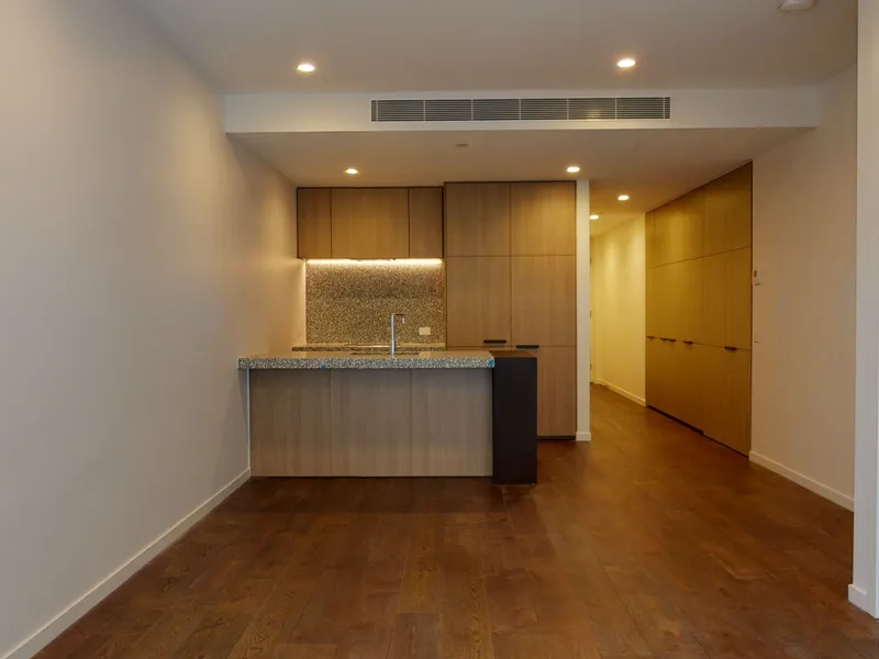 Near New 2 Bed 2 Bath Apartment in West Melbourne