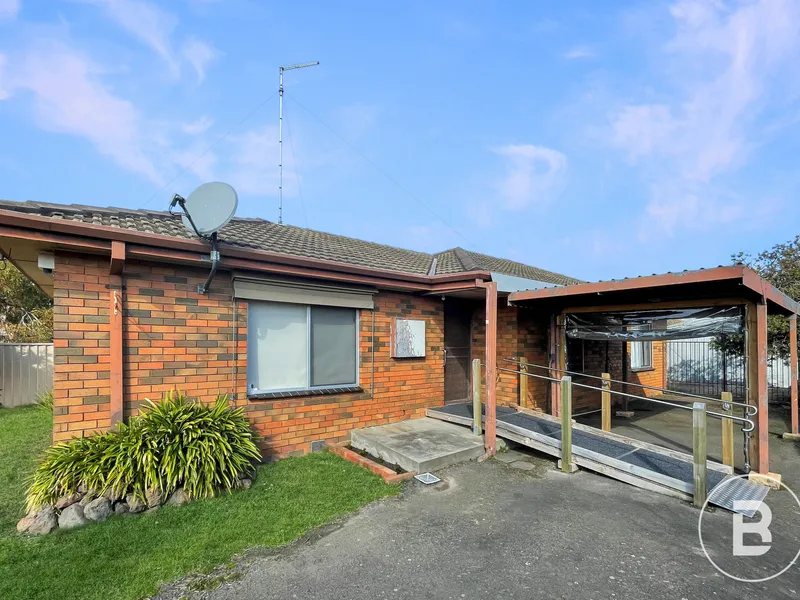 WELL KEPT THREE BEDROOM HOME IN WENDOUREE LOCATION