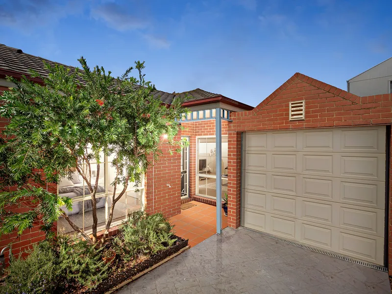 SINGLE LEVEL SANCTUARY IN A PRIZED ASPENDALE LOCATION