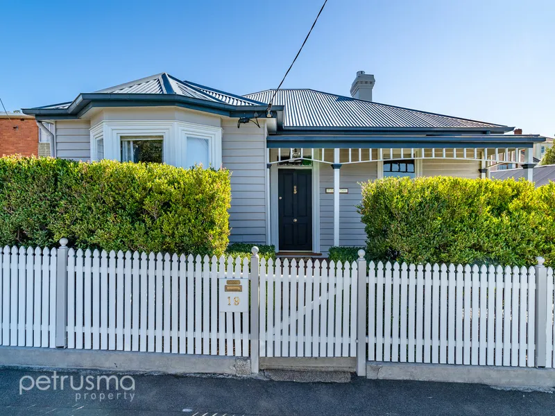 FEDERATION CHARMER WITH 4 CAR GARAGE