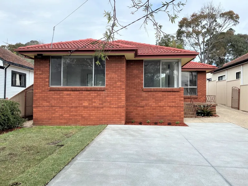MODERN BRICK FAMILY HOME