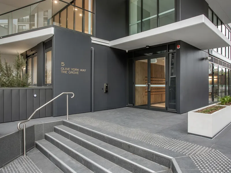 GORGEOUS 2 BEDROOM APARTMENT WITH ENTERTAINERS BALCONY