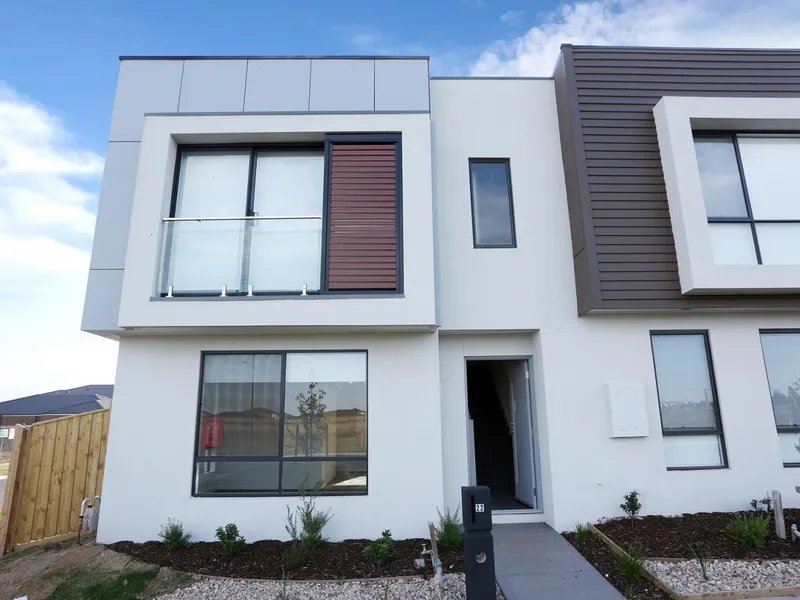 Brand new bright luxury townhouse