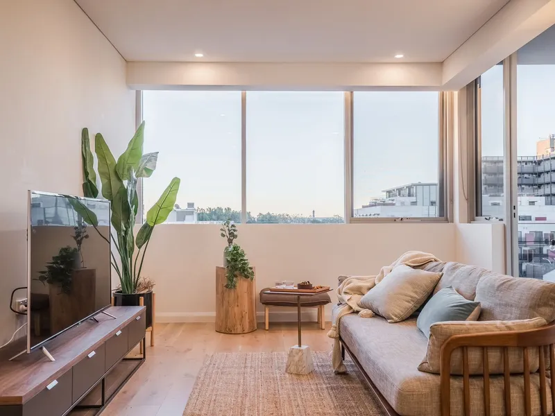 Modern Three Bedroom With Fully Furnish !