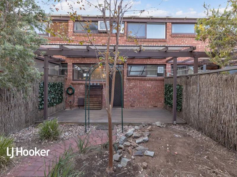 LOW MAINTENANCE TOWNHOUSE IN TREE LINED STREET