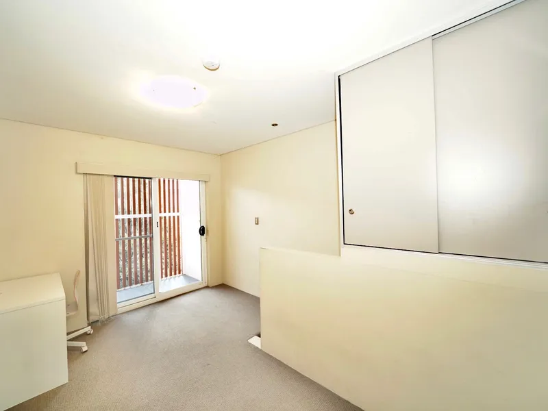 Party furnished split level apartment
