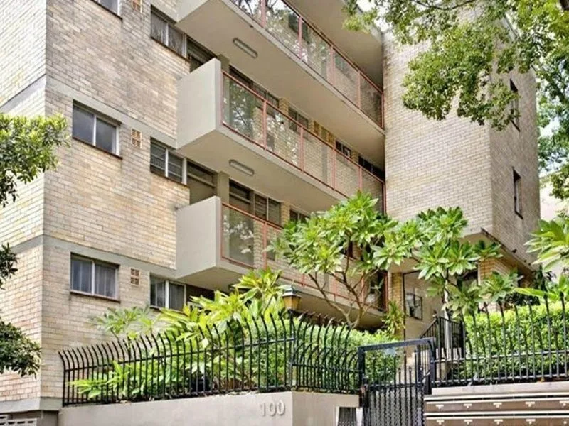Bright & Sunny Studio with Harbour Views.