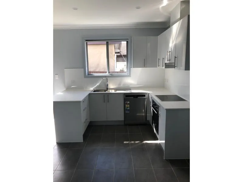 COSY GRANNY FLAT, FULLY FENCED OFF!!