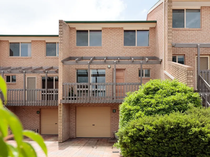Fully renovated 3 bedroom home - Lifestyle location with views!